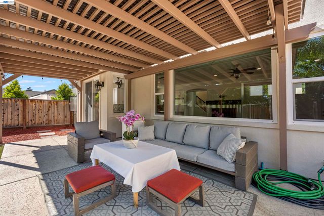 3009 Perry Ln, Tracy, CA 95377