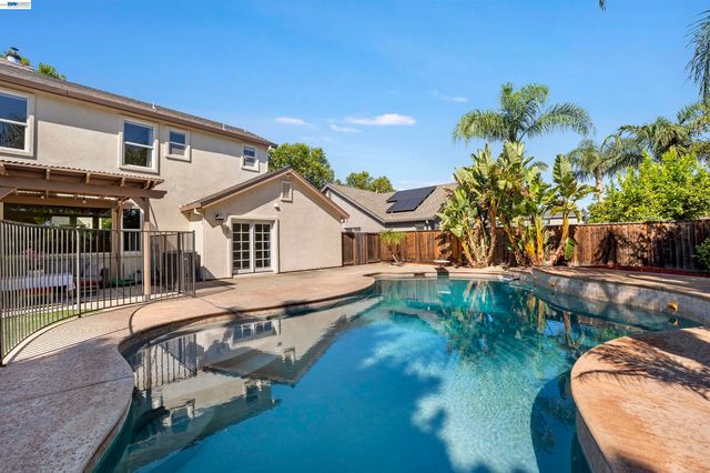 3009 Perry Ln, Tracy, CA 95377