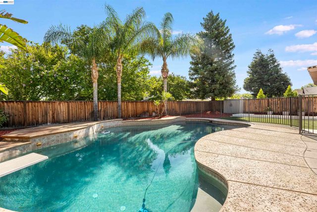 3009 Perry Ln, Tracy, CA 95377