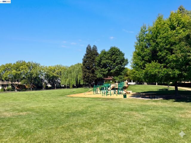 3009 Perry Ln, Tracy, CA 95377