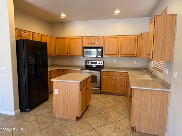 2813 E RUNAWAY BAY Place, Chandler, AZ 85249