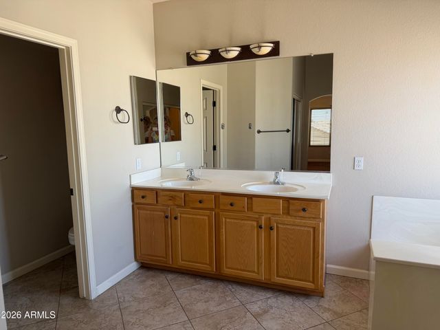 2813 E RUNAWAY BAY Place, Chandler, AZ 85249
