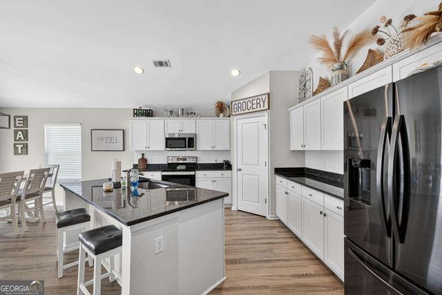 225 Roswell Drive E, Brunswick, GA 31525