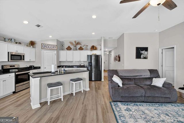 225 Roswell Drive E, Brunswick, GA 31525