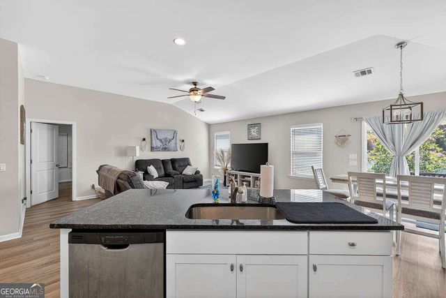 225 Roswell Drive E, Brunswick, GA 31525