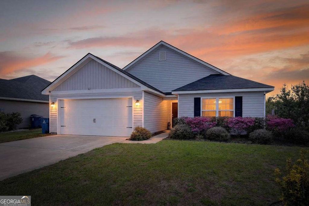 225 Roswell Drive E, Brunswick, GA 31525