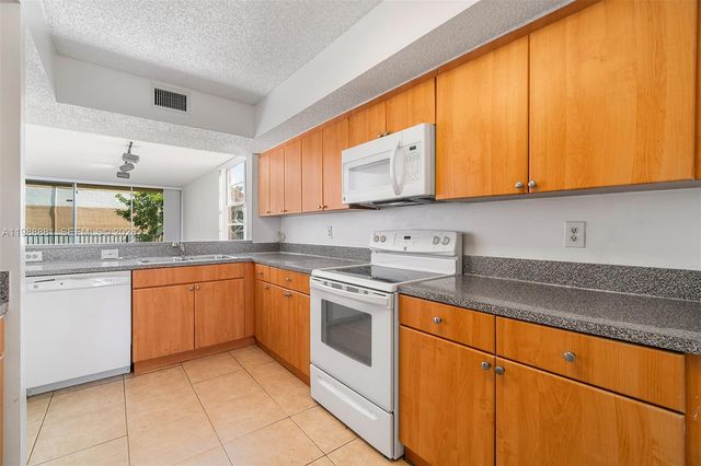 8302 NW 24th St 8302, Coral Springs, FL 33065