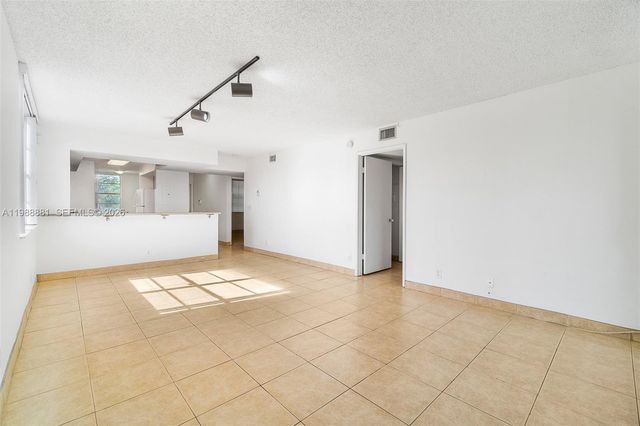 8302 NW 24th St 8302, Coral Springs, FL 33065