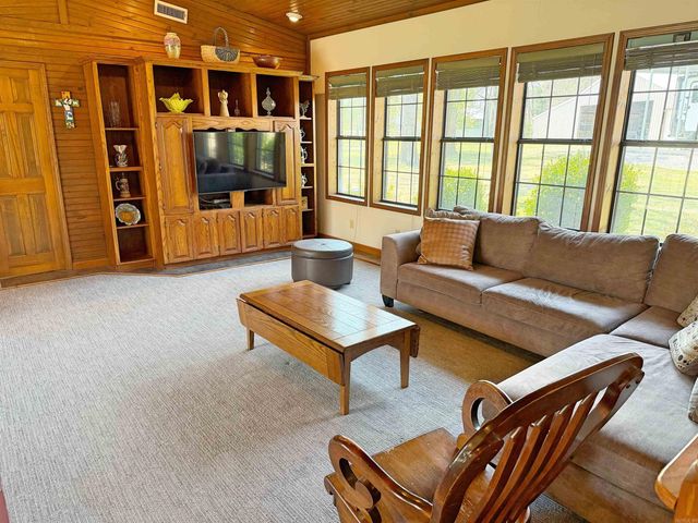 812 Pitard Loop, Mountain View, AR 72560