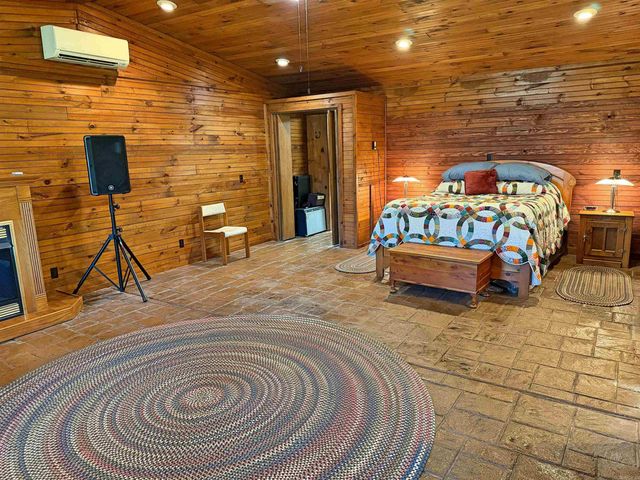 812 Pitard Loop, Mountain View, AR 72560