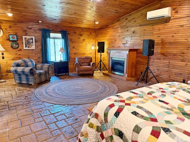 812 Pitard Loop, Mountain View, AR 72560