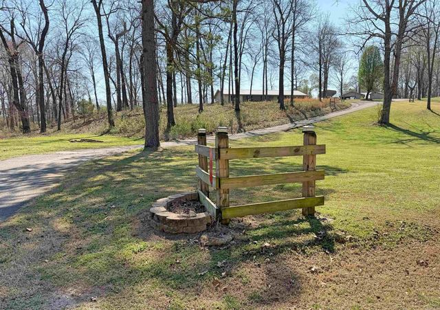 812 Pitard Loop, Mountain View, AR 72560