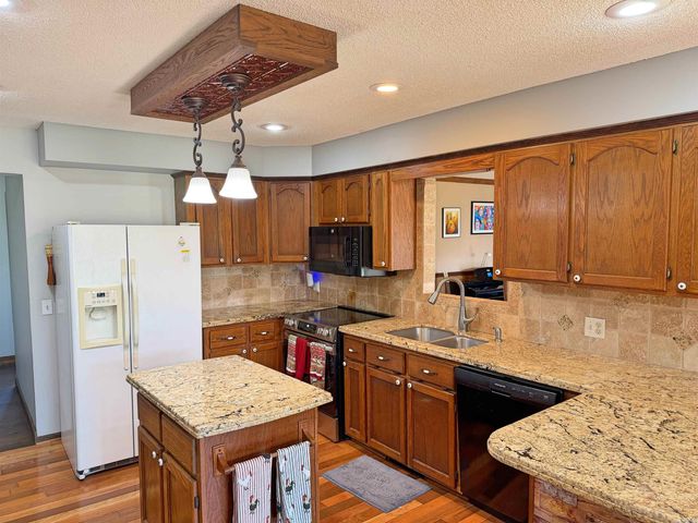 812 Pitard Loop, Mountain View, AR 72560