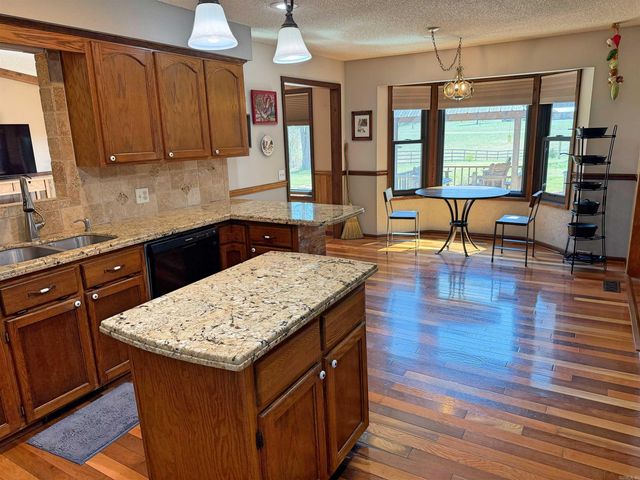 812 Pitard Loop, Mountain View, AR 72560