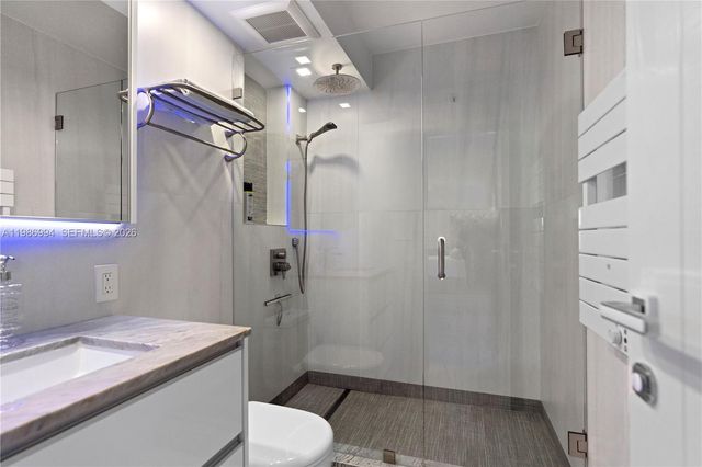 400 SE Kings Point Drive 82223, Sunny Isles Beach, FL 33160