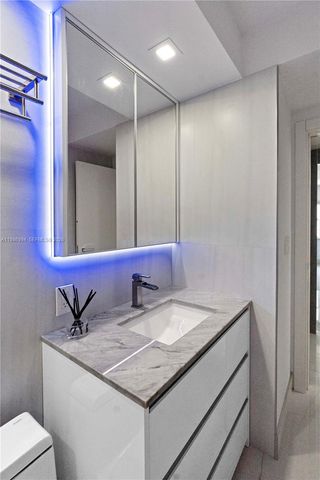 400 SE Kings Point Drive 82223, Sunny Isles Beach, FL 33160