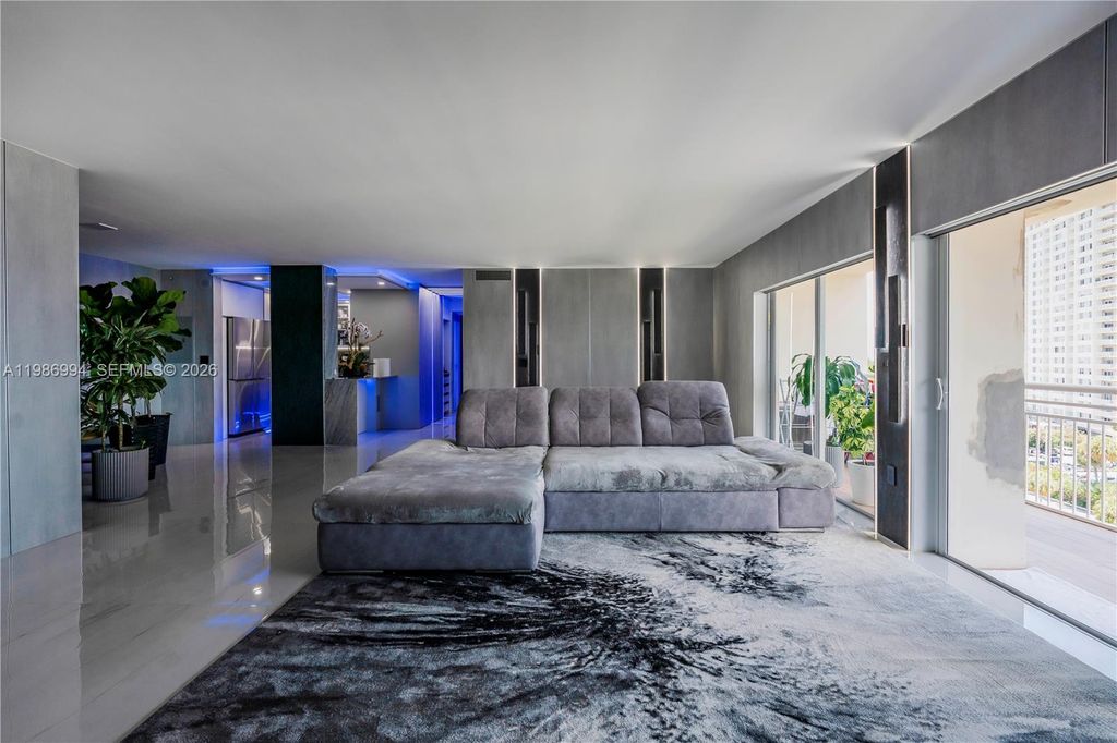 400 SE Kings Point Drive 82223, Sunny Isles Beach, FL 33160