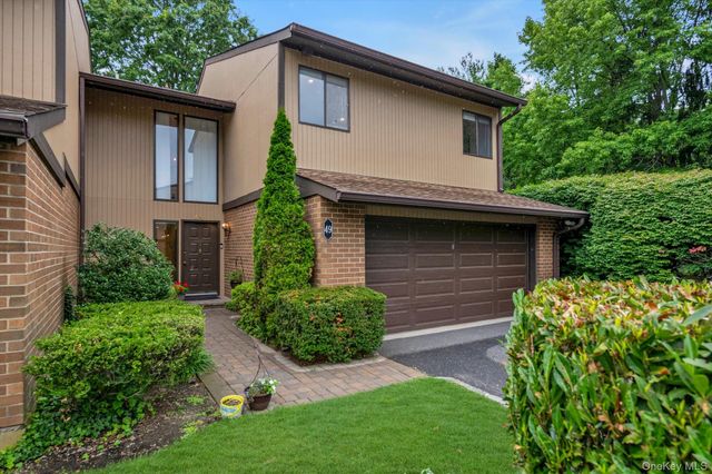 49 Wimbledon Drive, Roslyn, NY 11576