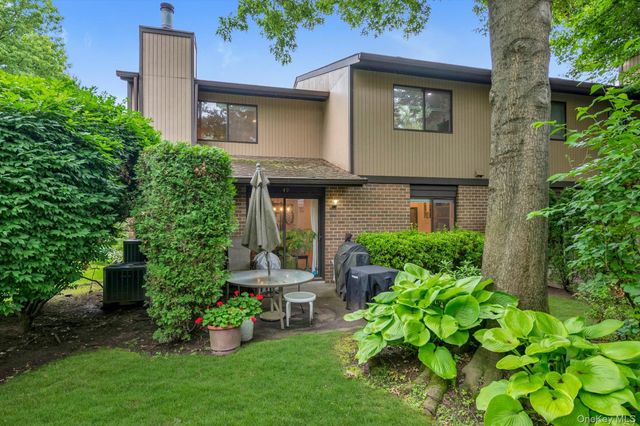 49 Wimbledon Drive, Roslyn, NY 11576