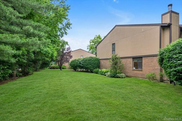 49 Wimbledon Drive, Roslyn, NY 11576