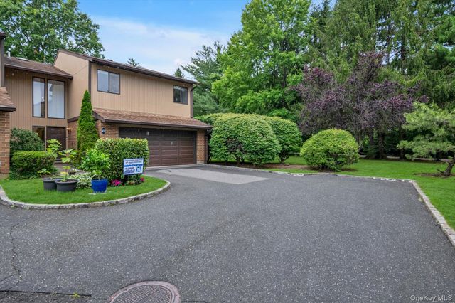 49 Wimbledon Drive, Roslyn, NY 11576