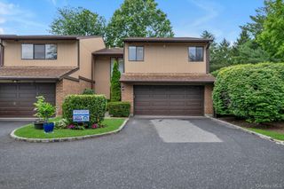 49 Wimbledon Drive, Roslyn, NY 11576