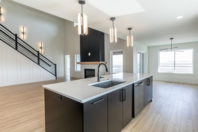 8030 59 Street S, Horace, ND 58047