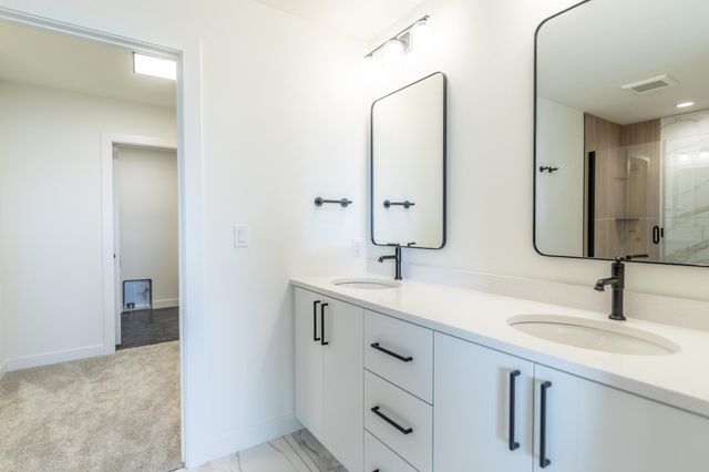 8030 59 Street S, Horace, ND 58047