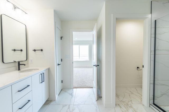 8030 59 Street S, Horace, ND 58047