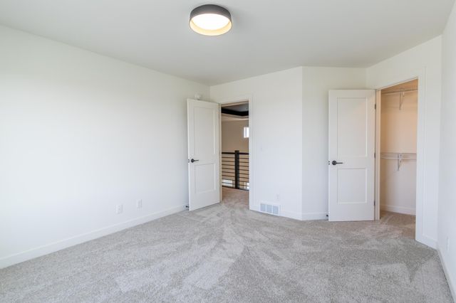 8030 59 Street S, Horace, ND 58047