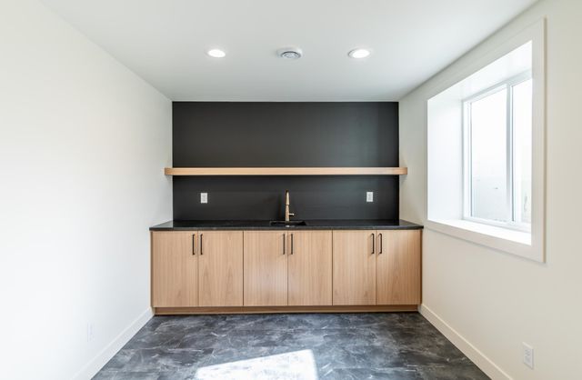 8030 59 Street S, Horace, ND 58047