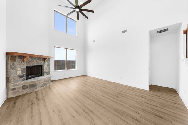 7011 Lilly Lane, Sanger, TX 76266