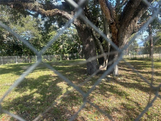 2551 SW 36th Street, Dania Beach, FL 33312