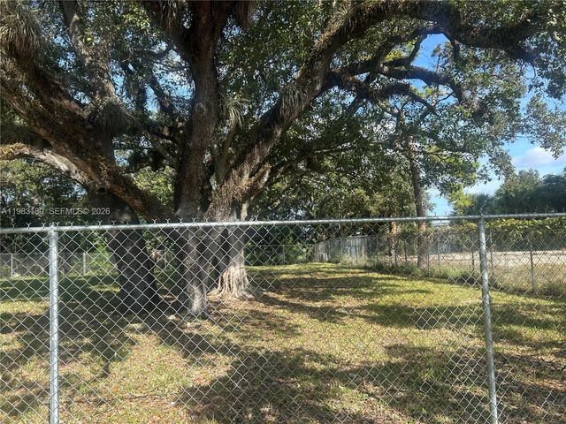 2551 SW 36th Street, Dania Beach, FL 33312