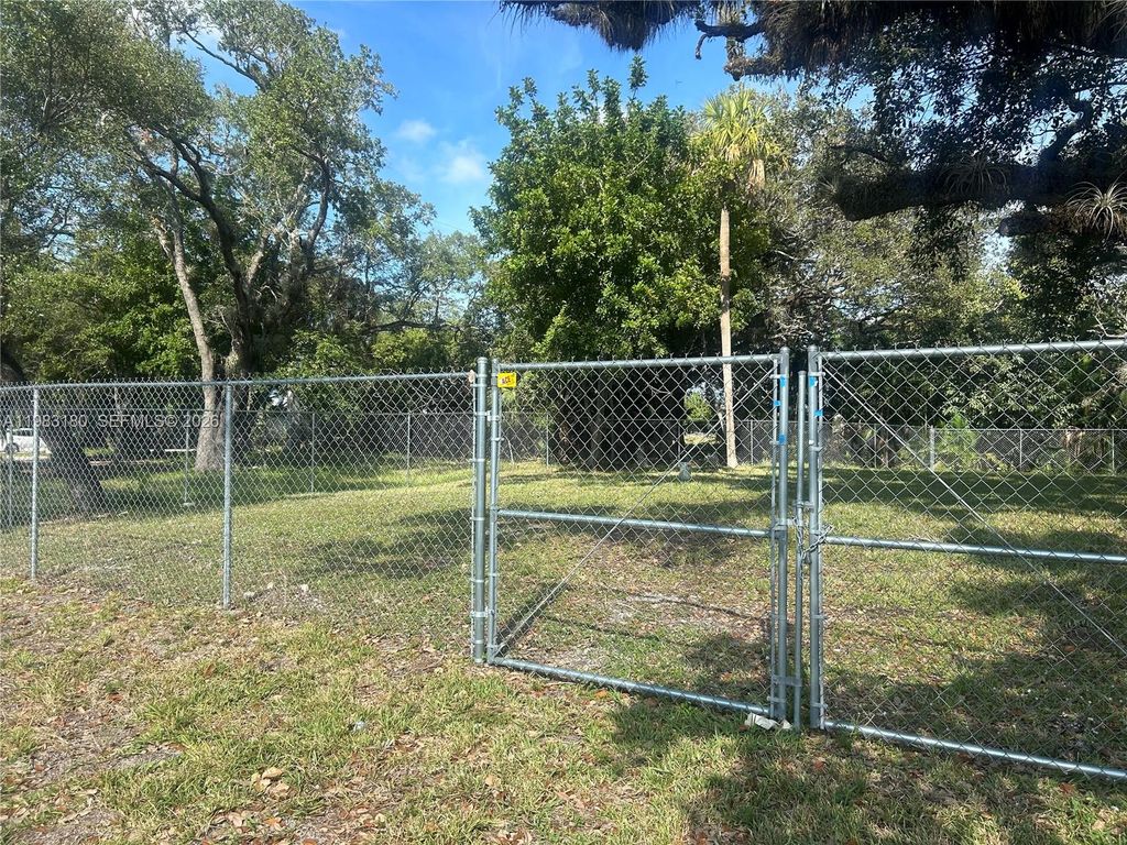2551 SW 36th Street, Dania Beach, FL 33312
