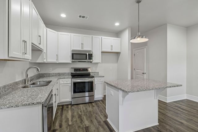 108 Hartsville Ct, Lebanon, TN 37087