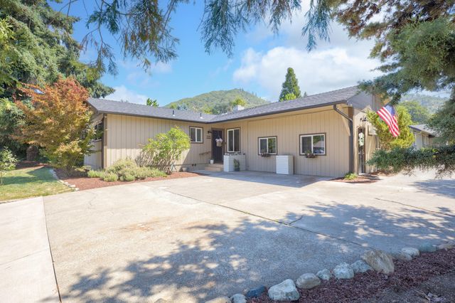 705 NE Beacon Drive, Grants Pass, OR 97526