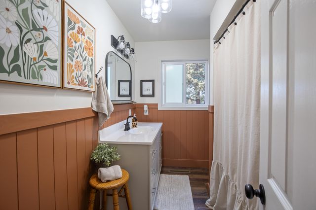 705 NE Beacon Drive, Grants Pass, OR 97526
