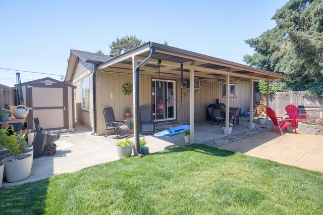 705 NE Beacon Drive, Grants Pass, OR 97526