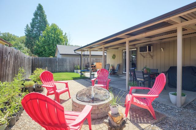 705 NE Beacon Drive, Grants Pass, OR 97526