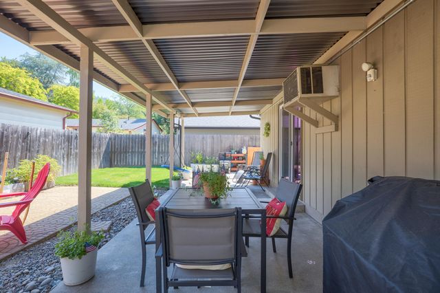 705 NE Beacon Drive, Grants Pass, OR 97526