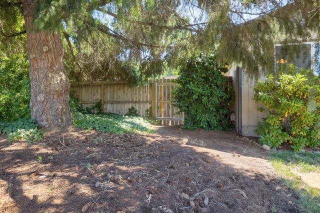 705 NE Beacon Drive, Grants Pass, OR 97526