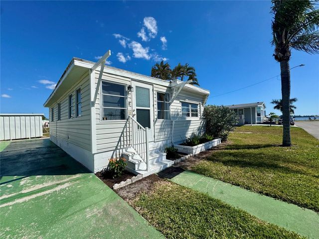 8 6TH STREET, Bradenton, FL 34210