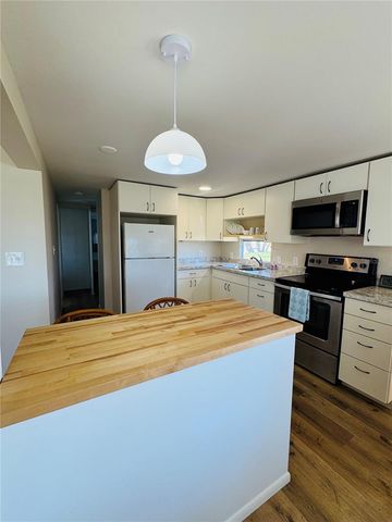 8 6TH STREET, Bradenton, FL 34210