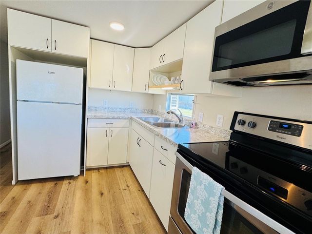 8 6TH STREET, Bradenton, FL 34210