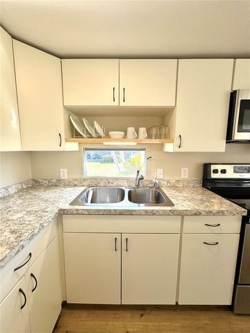 8 6TH STREET, Bradenton, FL 34210