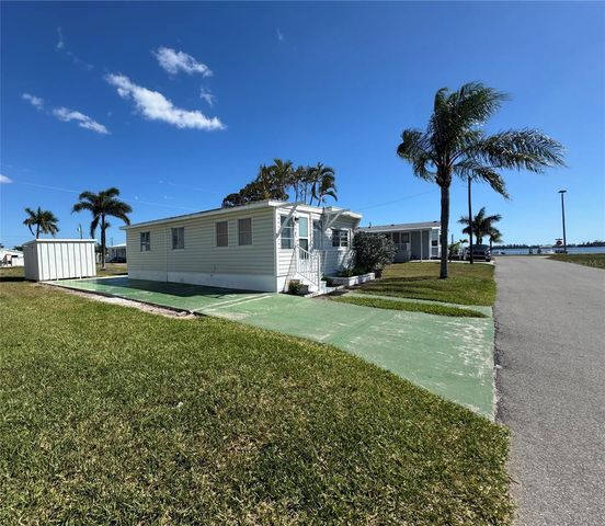 8 6TH STREET, Bradenton, FL 34210