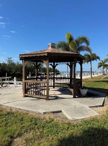 8 6TH STREET, Bradenton, FL 34210