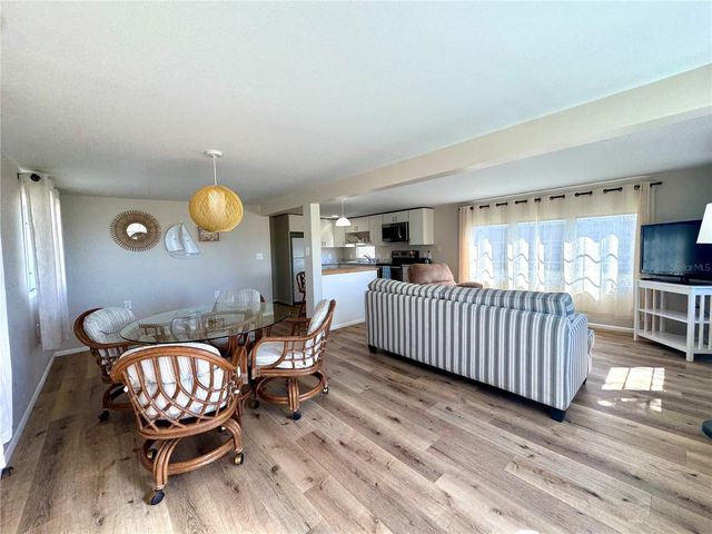 8 6TH STREET, Bradenton, FL 34210