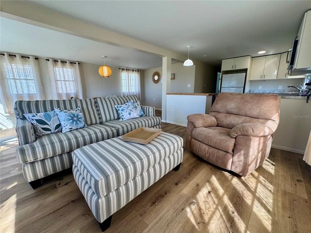 8 6TH STREET, Bradenton, FL 34210